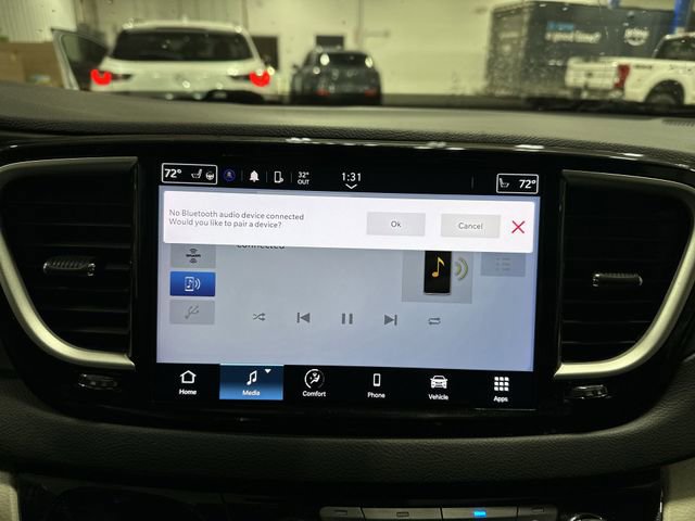 Used 2024 Chrysler Pacifica Touring-L image 30