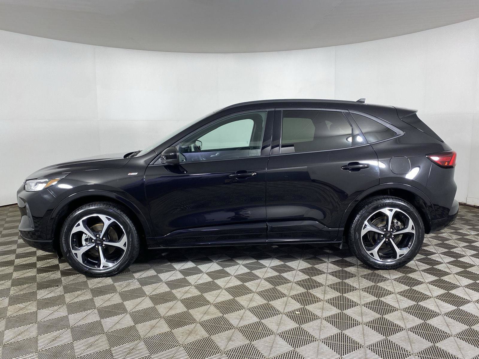 Used 2024 Ford Escape ST-Line Select w/ Tech Pack #2 AWD/4WD image 4