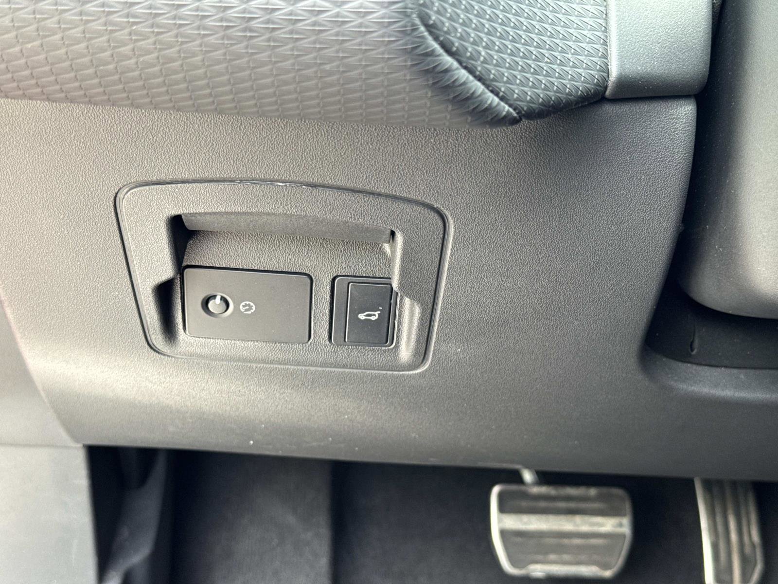 Certified 2023 Land Rover Range Rover Velar R-Dynamic S AWD/4WD image 33