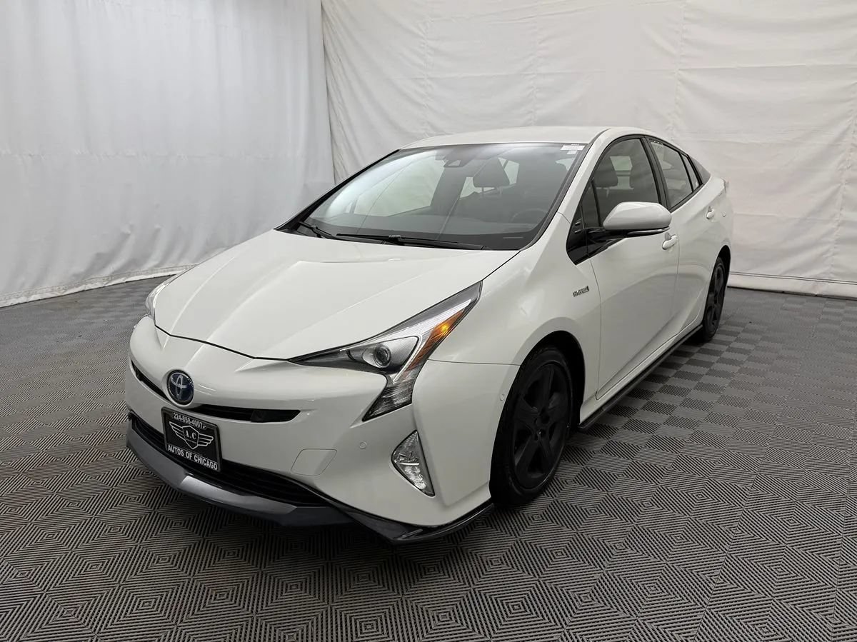 Used 2018 Toyota Prius Three Touring w/ Appearance Package FWD image 2