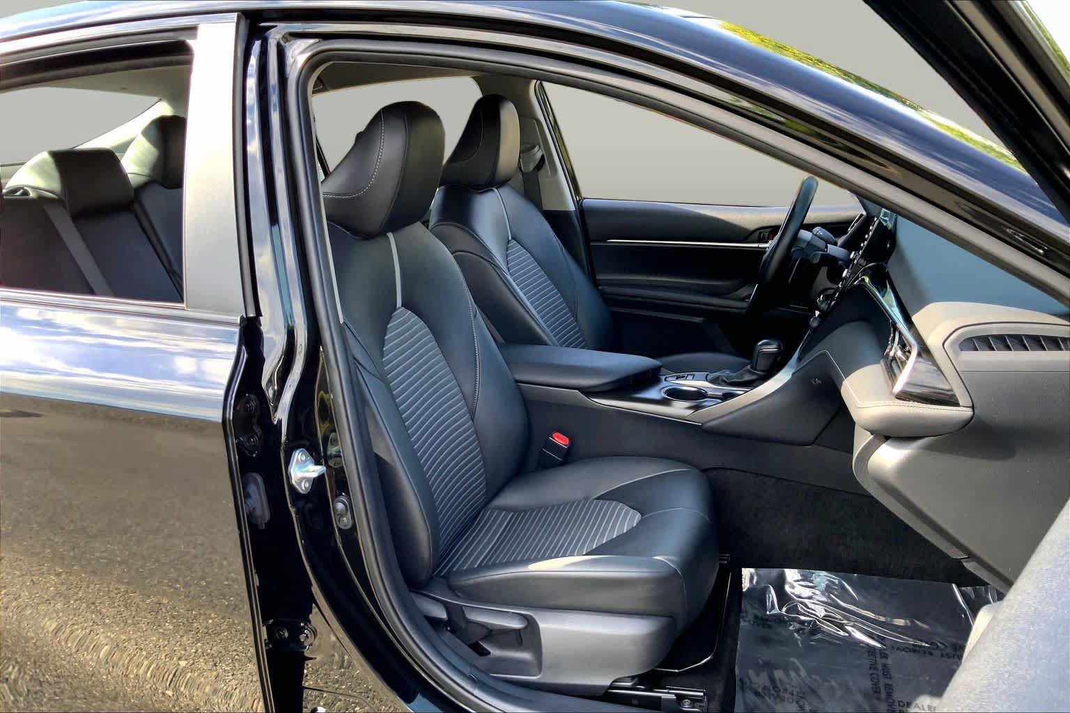 Used 2021 Toyota Camry SE AWD/4WD image 9