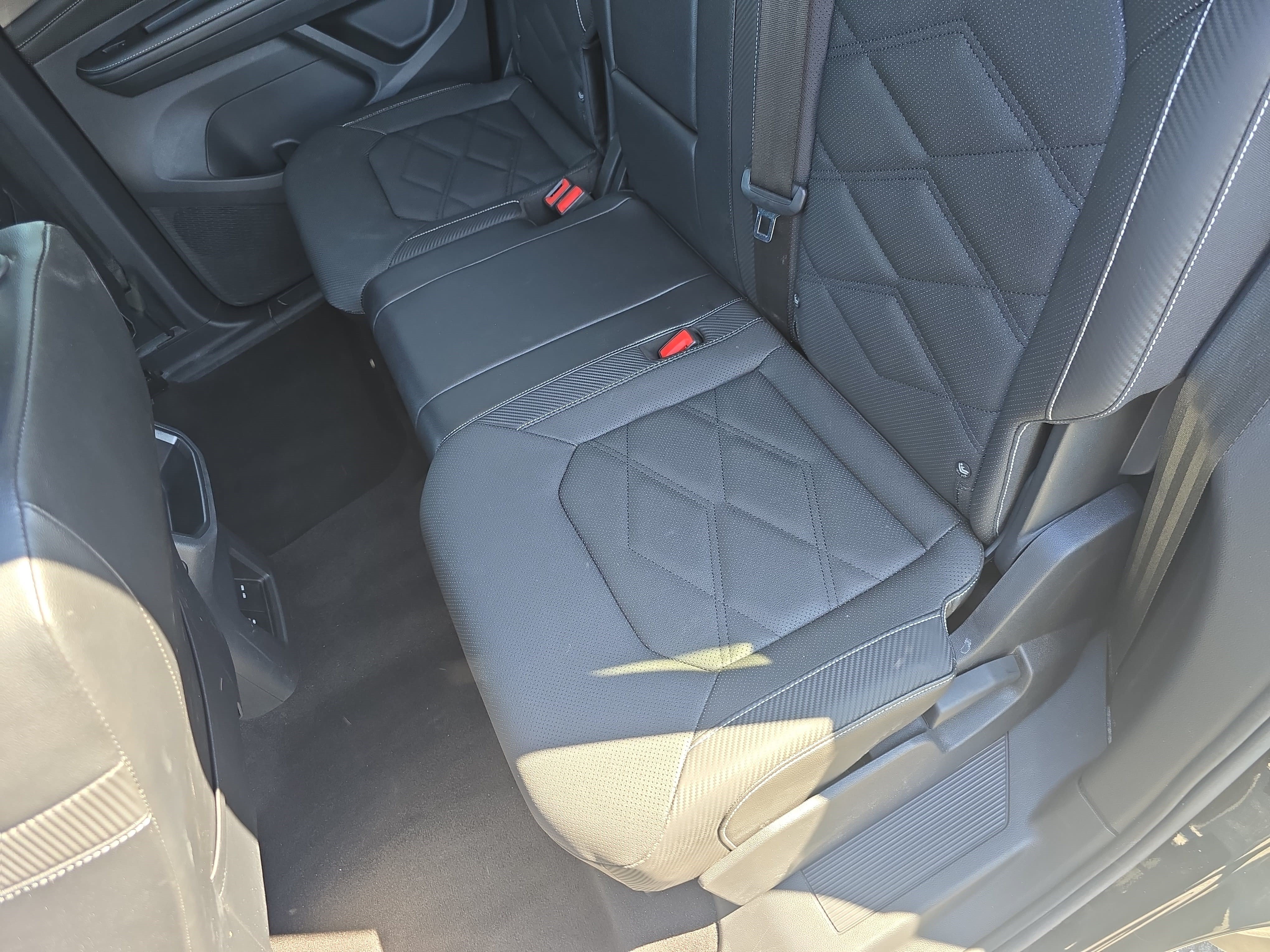 Used 2024 Volkswagen Atlas Cross Sport SE FWD image 14