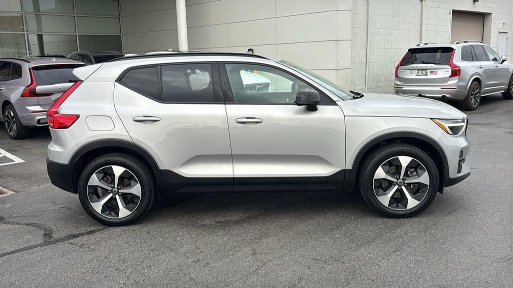 Certified 2025 Volvo XC40 B5 Plus AWD/4WD image 28