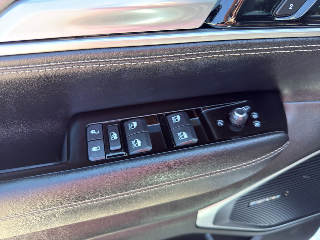 Used 2025 Jeep Wagoneer L Series II w/ Convenience Group I AWD/4WD image 10