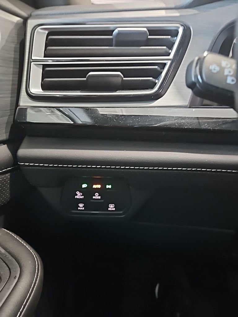 Used 2025 Volkswagen Atlas Cross Sport SE image 36