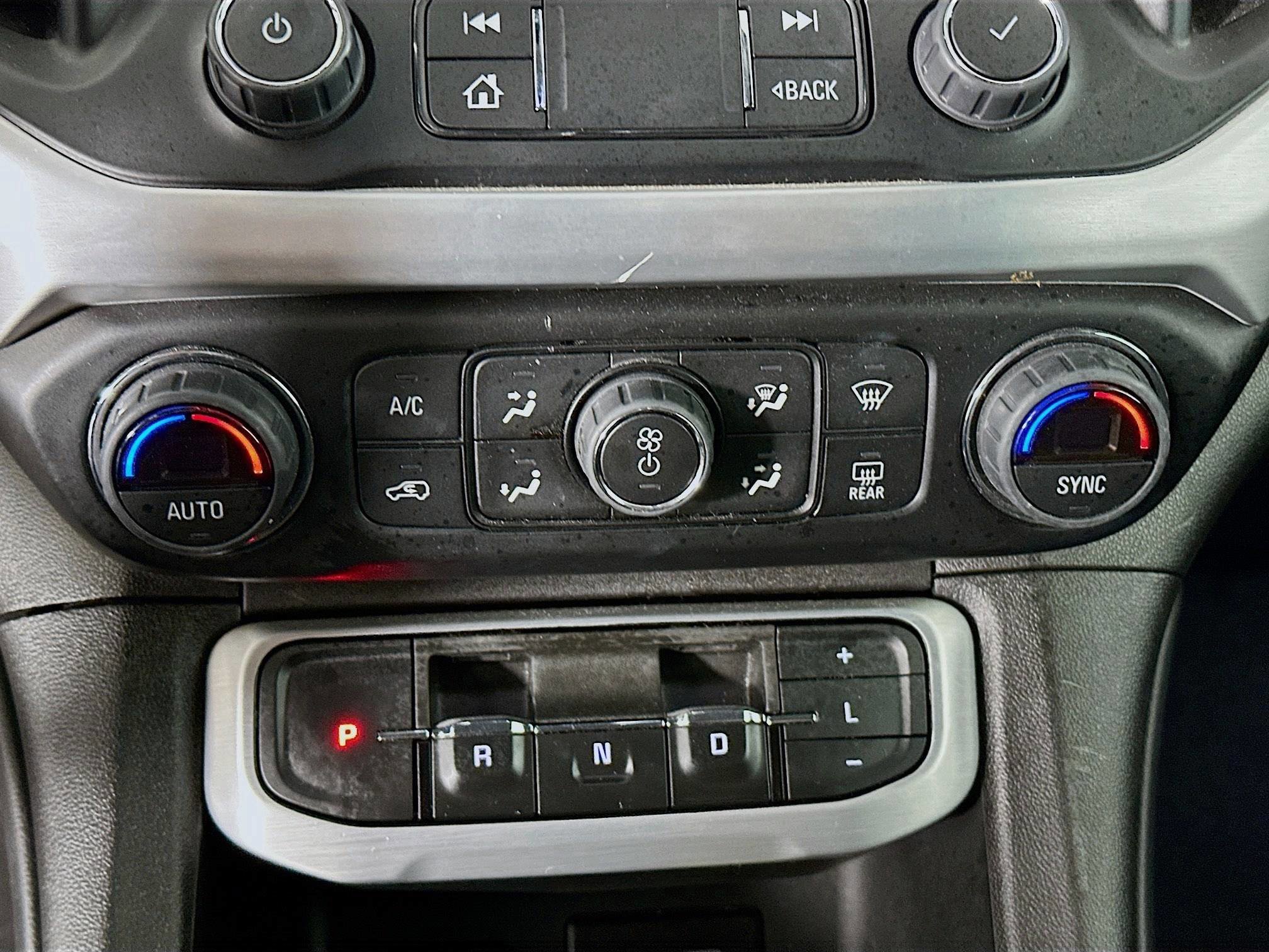 Used 2023 GMC Acadia SLE image 23