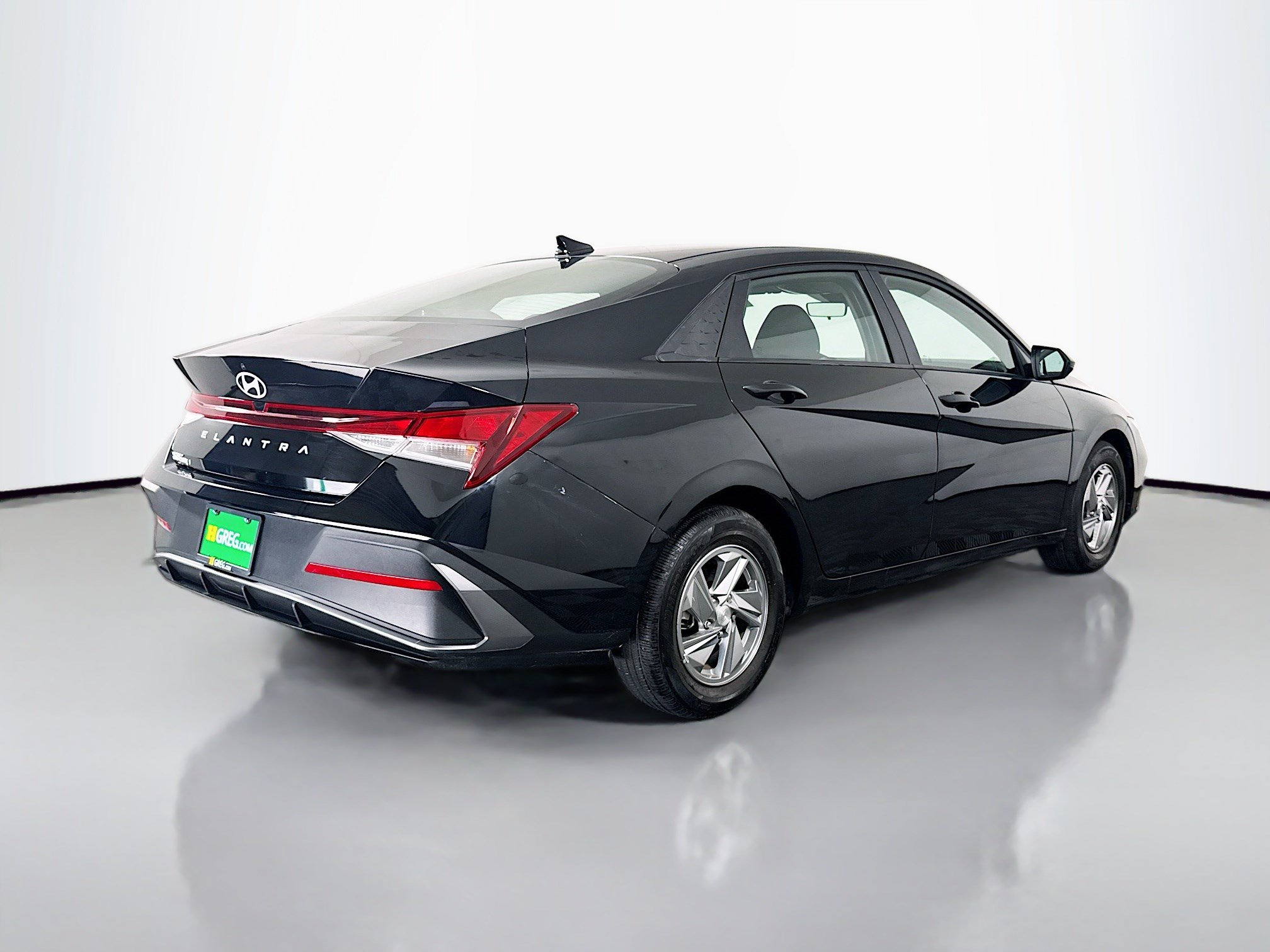 Used 2025 Hyundai Elantra SE FWD image 10