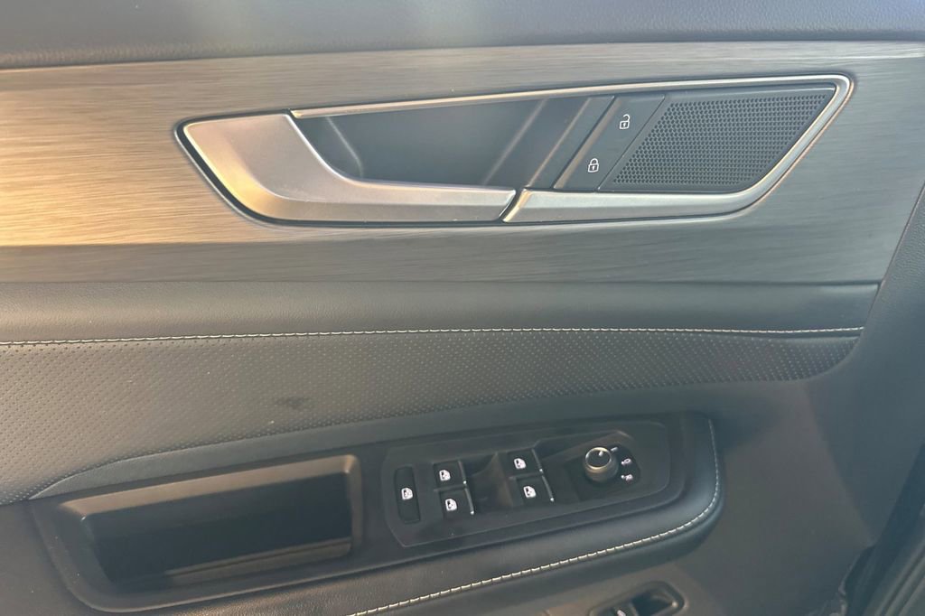 Used 2024 Volkswagen Atlas Cross Sport SE image 13