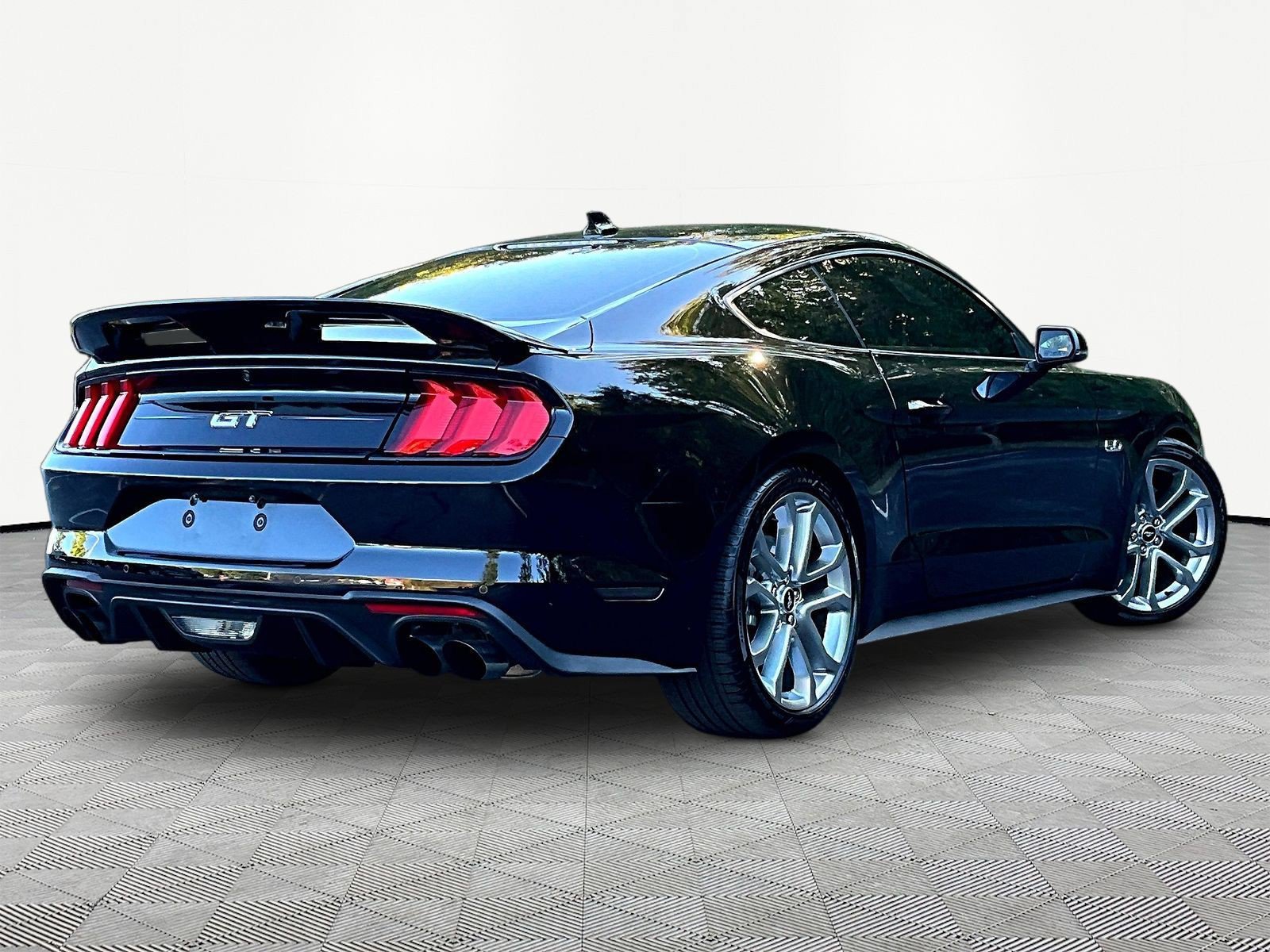 Used 2022 Ford Mustang GT Premium w/ Equipment Group 401A RWD image 6