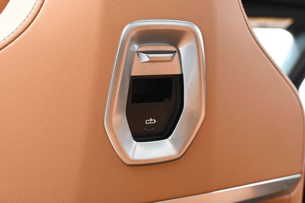 Used 2025 BMW 740i xDrive AWD/4WD image 42