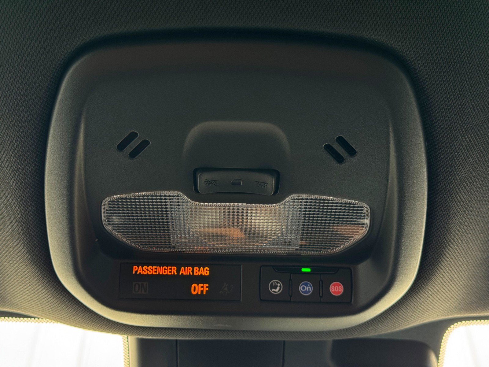 Used 2025 Chevrolet Trax RS FWD image 28