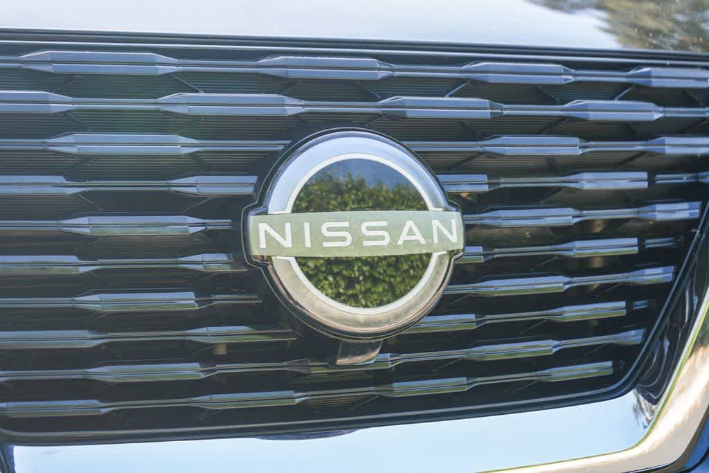 Used 2023 Nissan Rogue S AWD/4WD image 11