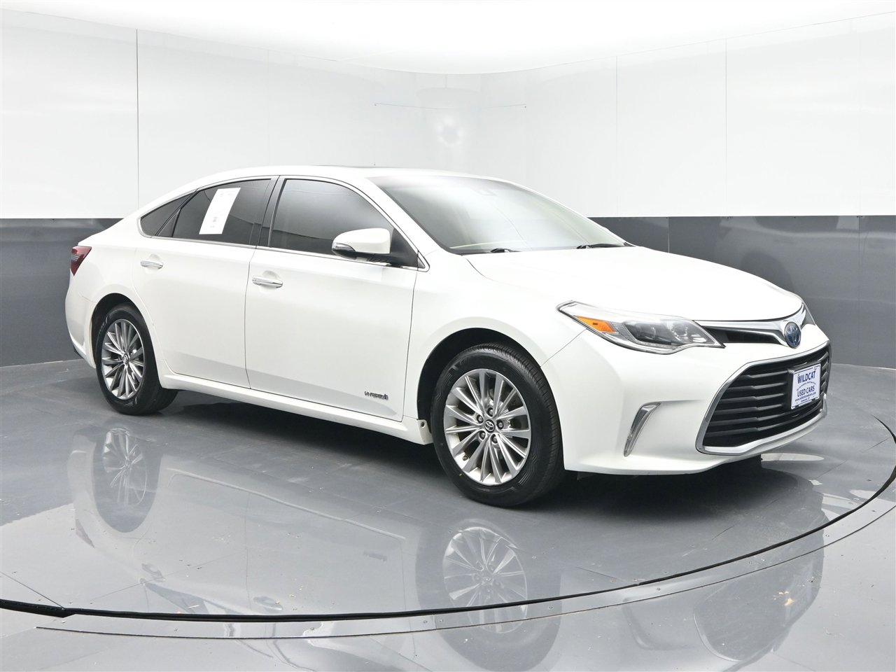 Used 2016 Toyota Avalon Limited image 3