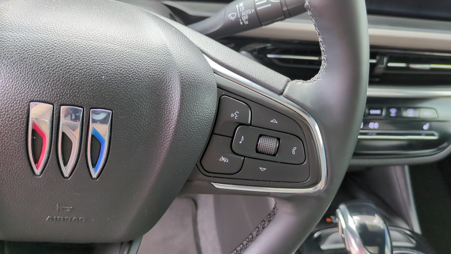 Used 2025 Buick Envista Avenir FWD image 18