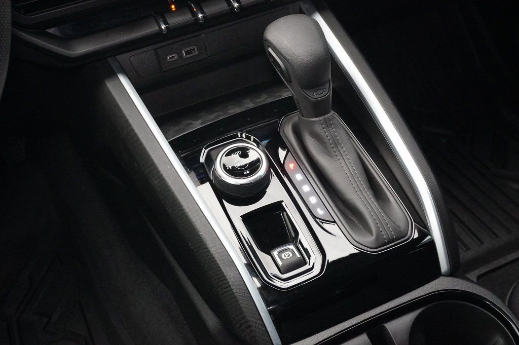 Used 2023 Chevrolet Colorado Trail Boss image 14