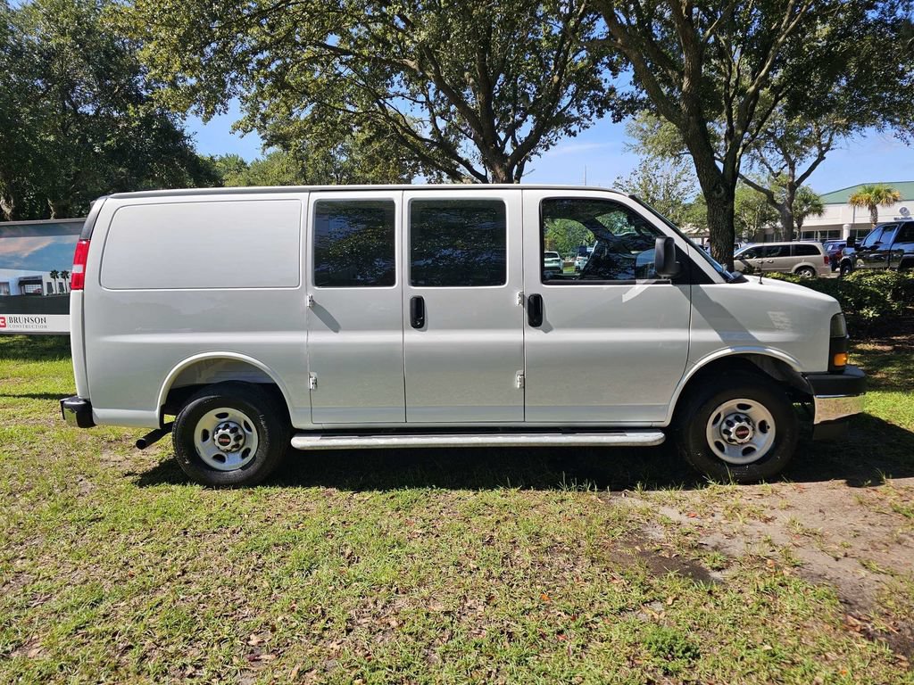 Used 2025 GMC Savana 2500 w/ Driver Convenience Package RWD image 2