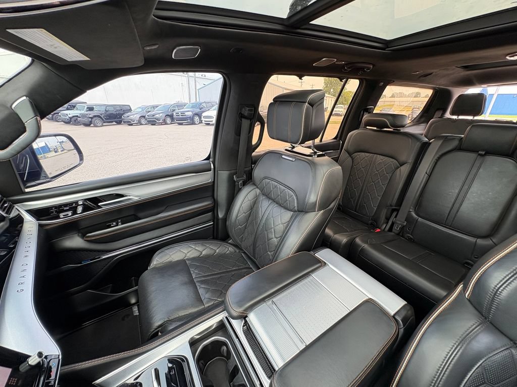 Used 2022 Jeep Grand Wagoneer Series III w/ Flexible Seating Group AWD/4WD image 39