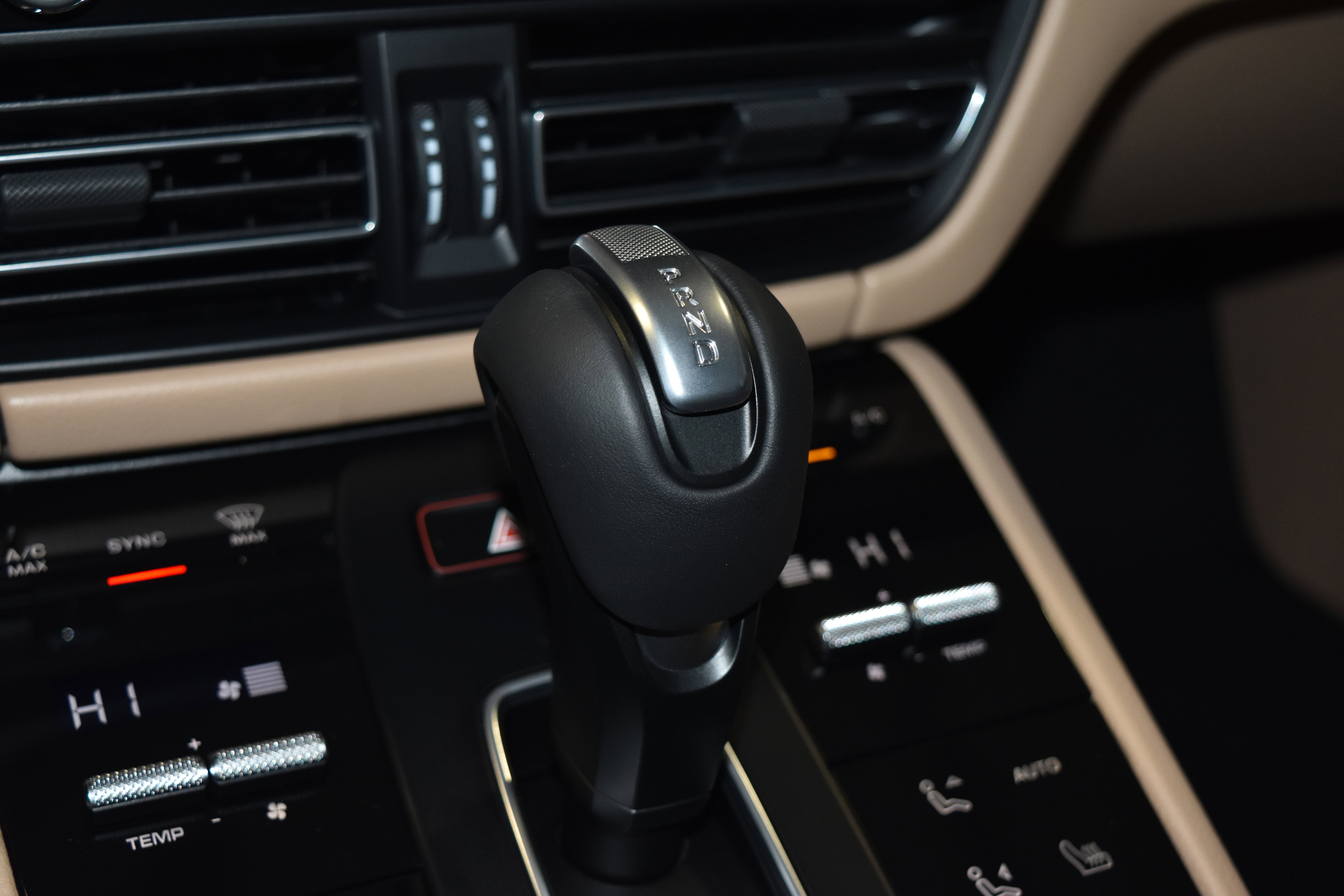 New 2026 Porsche Macan image 18