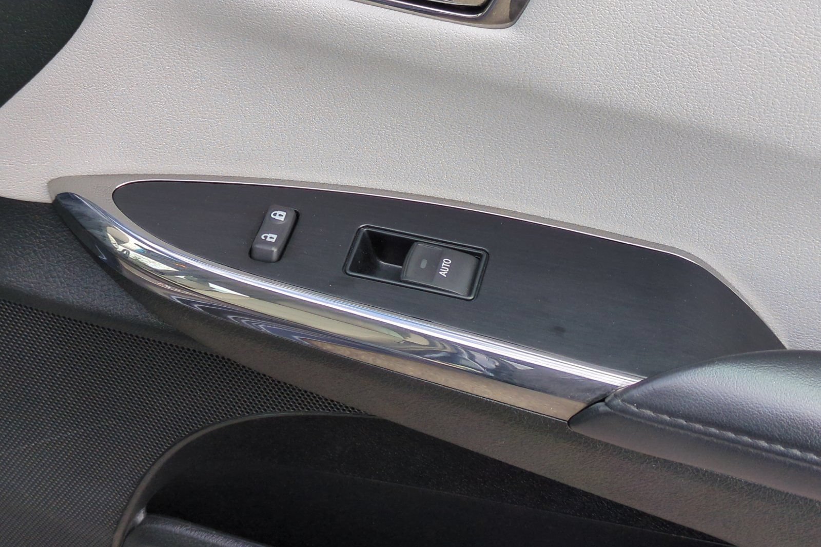 Used 2016 Toyota Avalon XLE Plus FWD image 22