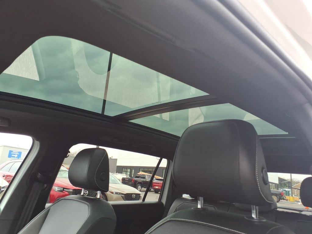 Used 2023 Volkswagen Tiguan SE R-Line AWD/4WD image 14