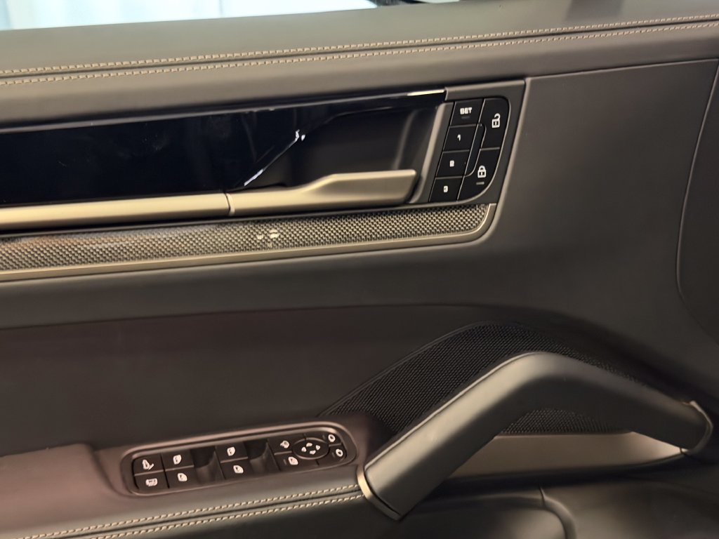 Certified 2025 Porsche Cayenne Turbo AWD/4WD image 14