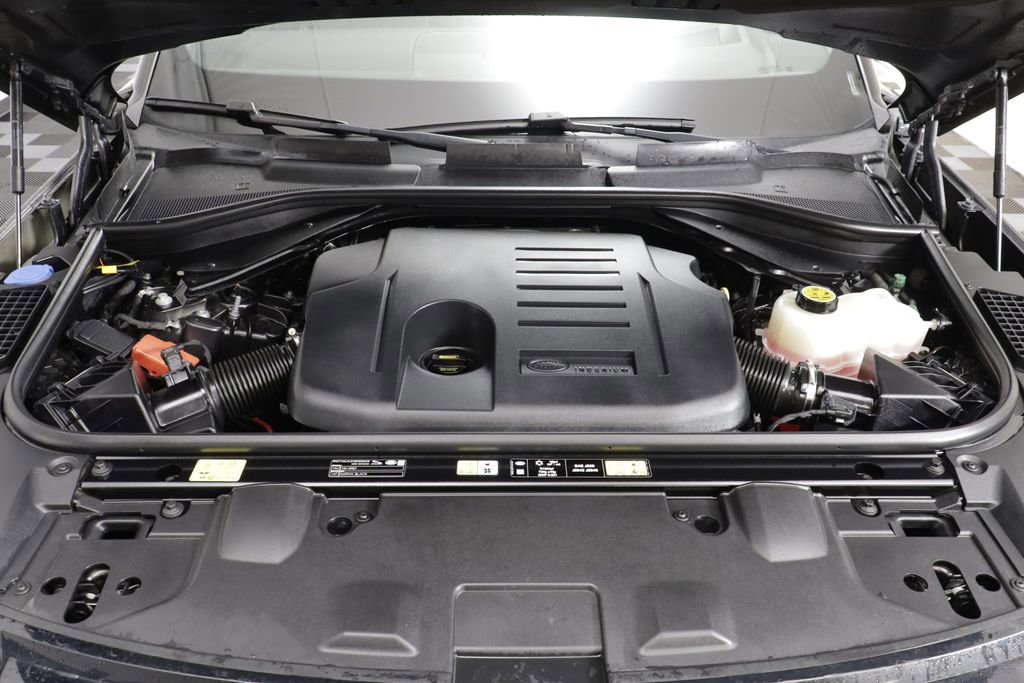 Used 2025 Land Rover Range Rover SE image 25