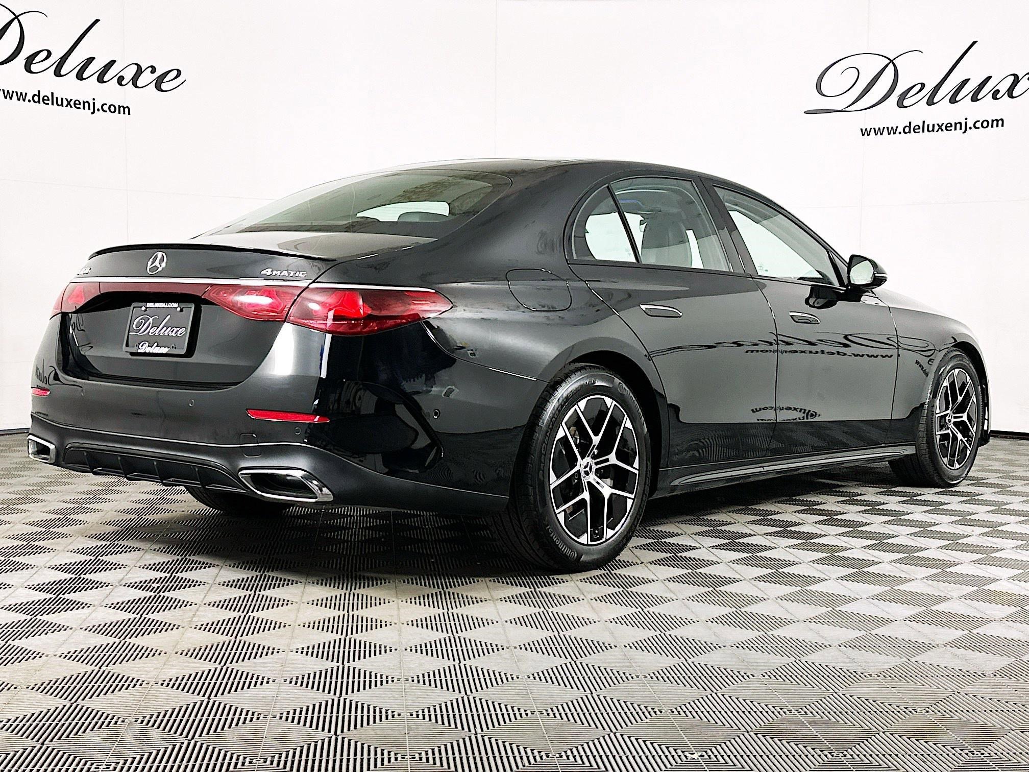 Used 2025 Mercedes-Benz E 450 4MATIC Sedan w/ MBUS Superscreen Package image 6