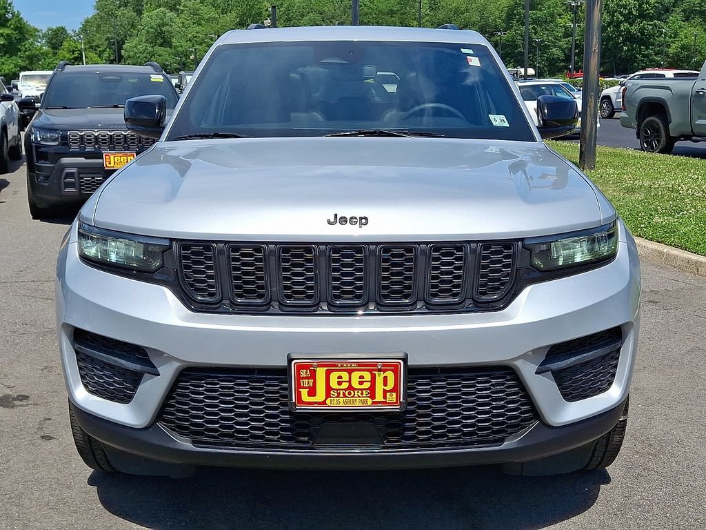 Certified 2023 Jeep Grand Cherokee Altitude AWD/4WD image 2