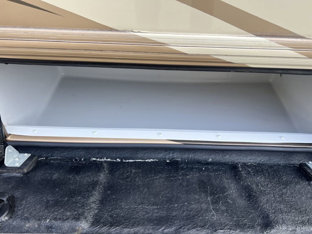 Used 2017 Ford E-450 and Econoline 450 Super Duty w/ Motorhome Prep Package image 58