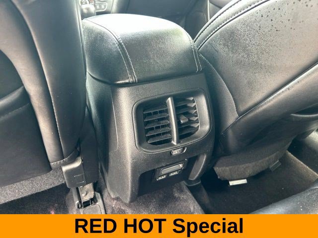 Used 2019 Jeep Cherokee Latitude Plus AWD/4WD image 40