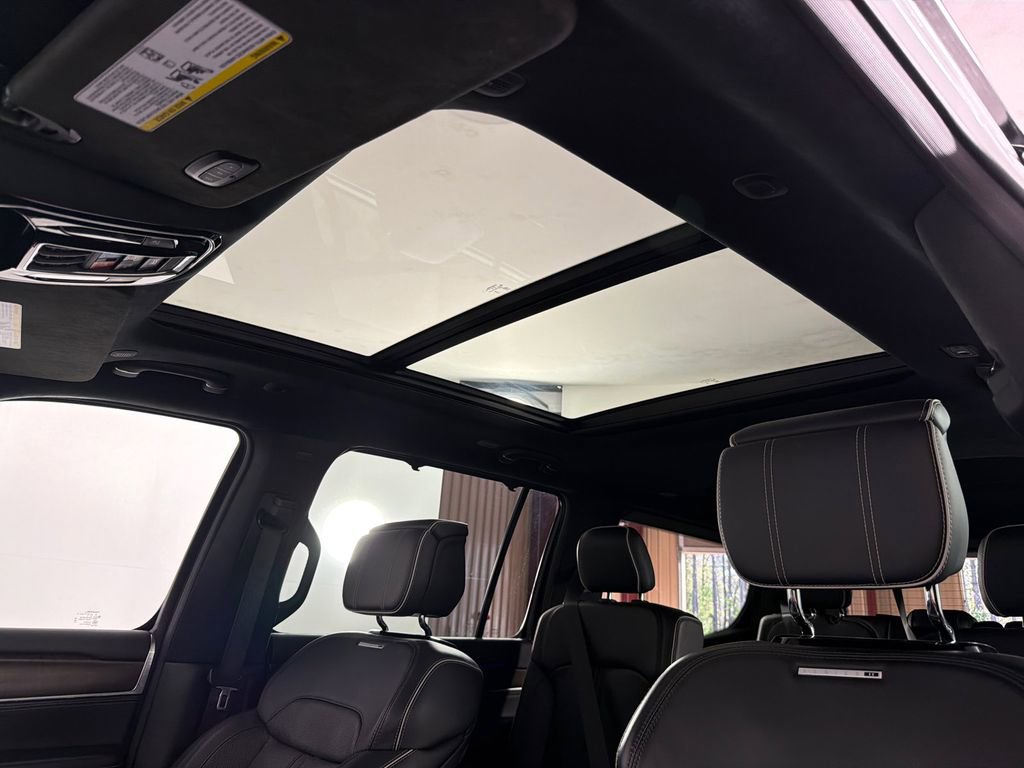 Used 2023 Jeep Grand Wagoneer Series II image 2