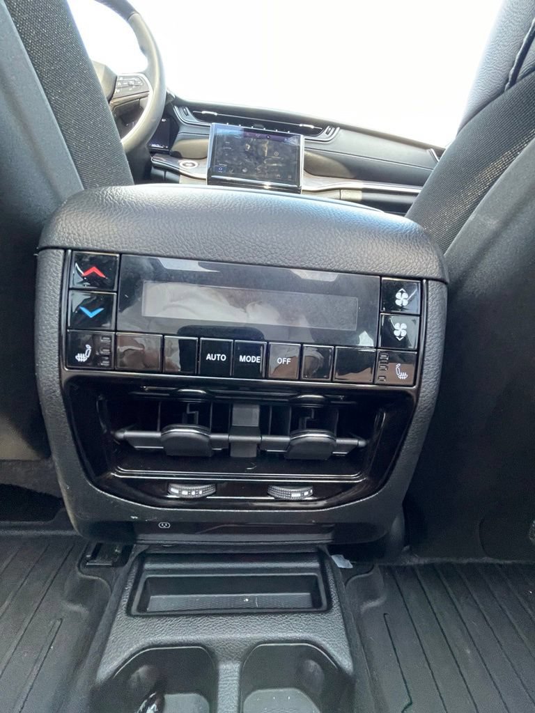 Used 2025 Jeep Grand Cherokee L Limited w/ Luxury Tech Group II AWD/4WD image 22