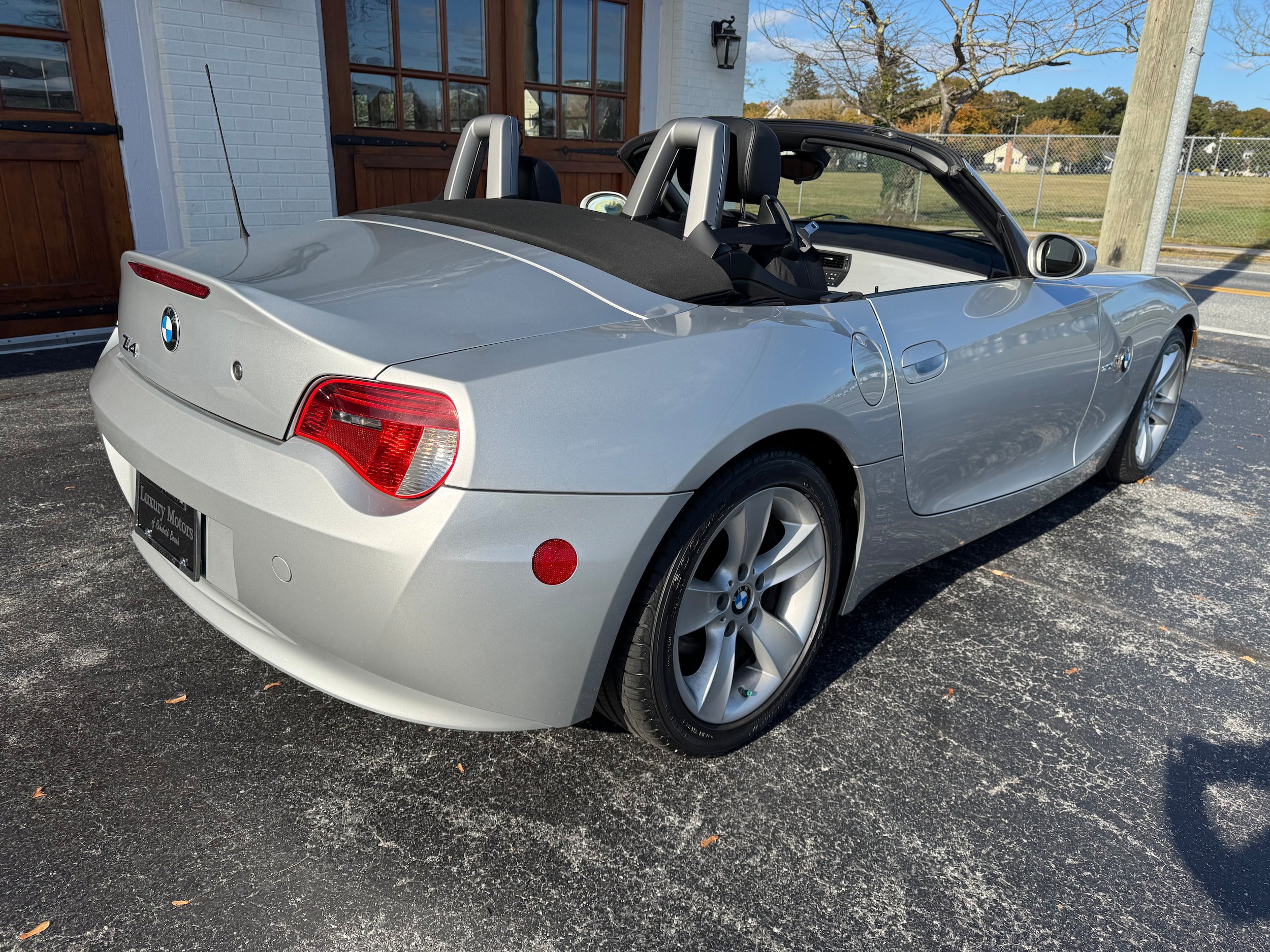 Used 2006 BMW Z4 3.0i RWD image 3