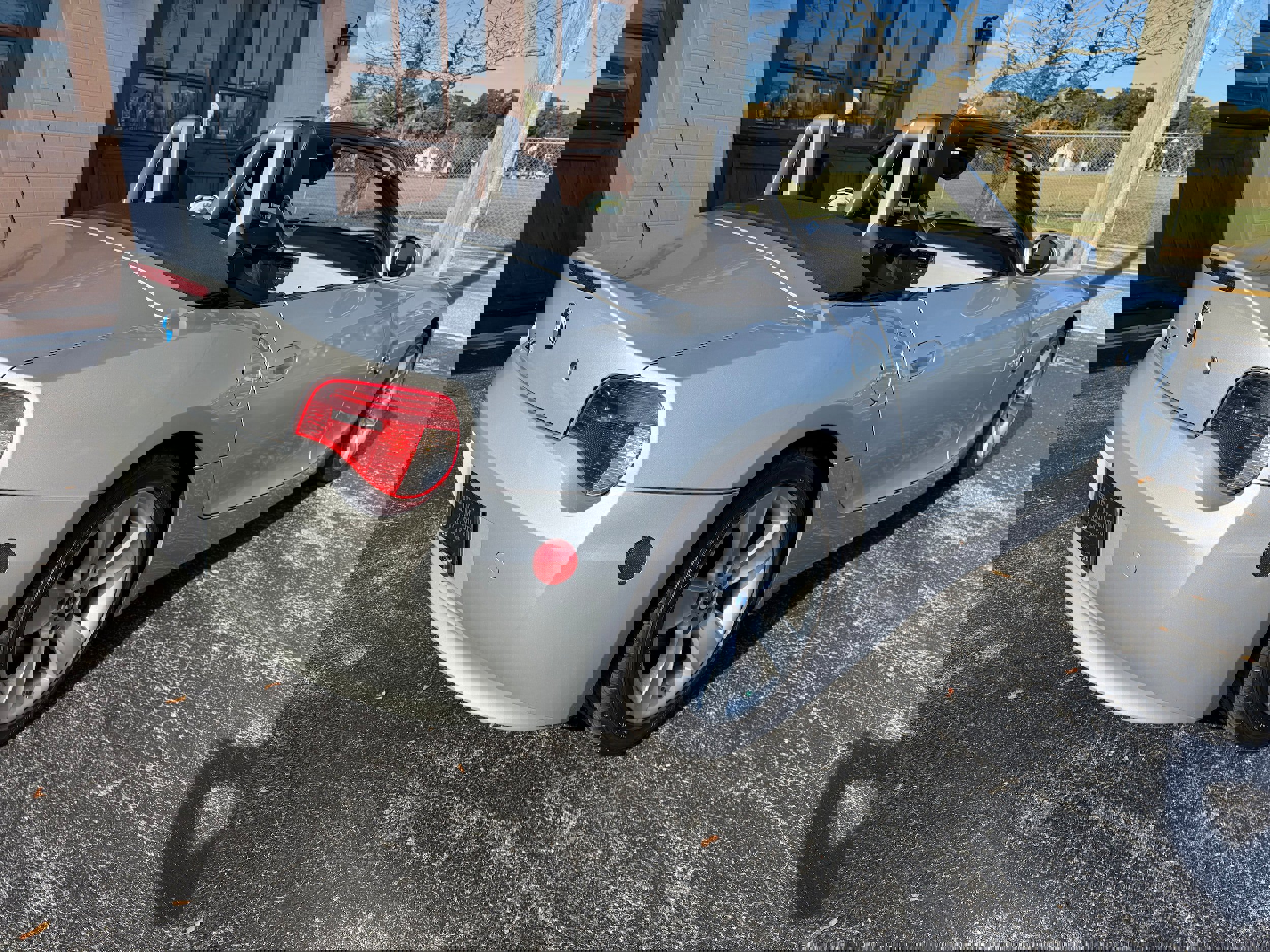 Used 2006 BMW Z4 3.0i image 3