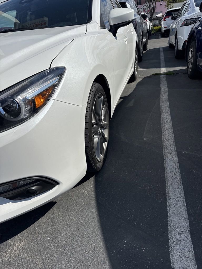Used 2018 MAZDA MAZDA3 Grand Touring w/ Premium Equipment Package FWD image 2