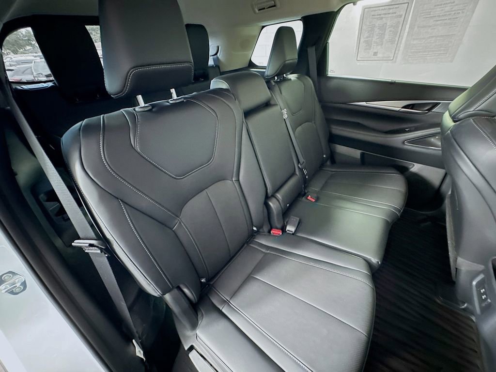 Certified 2026 INFINITI QX60 Luxe w/ Cargo Package AWD/4WD image 30