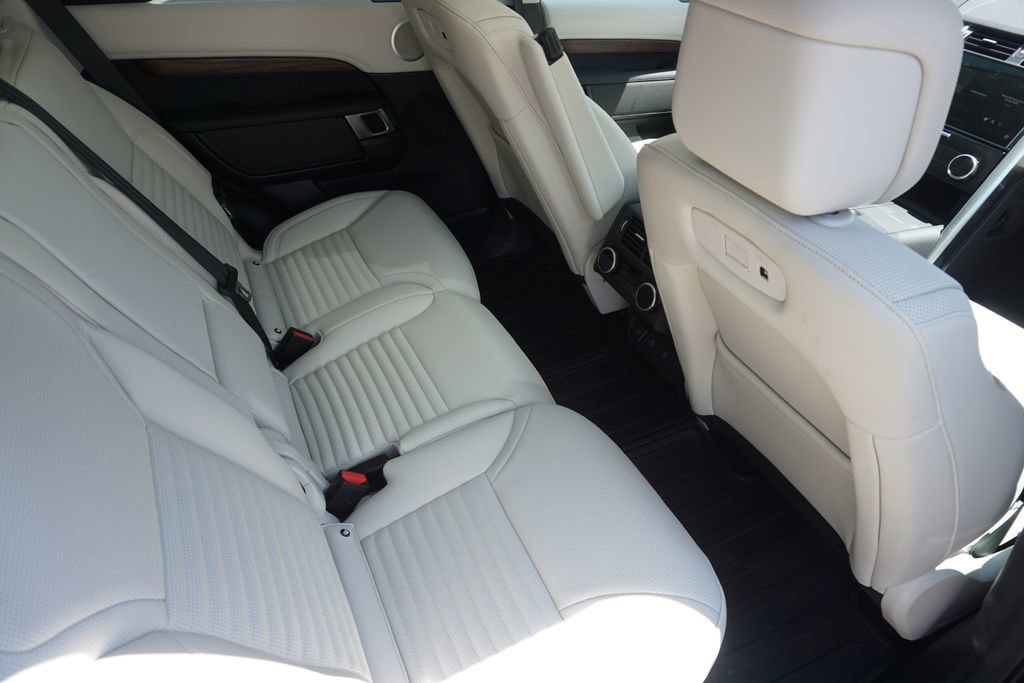 New 2025 Land Rover Discovery Dynamic SE image 26