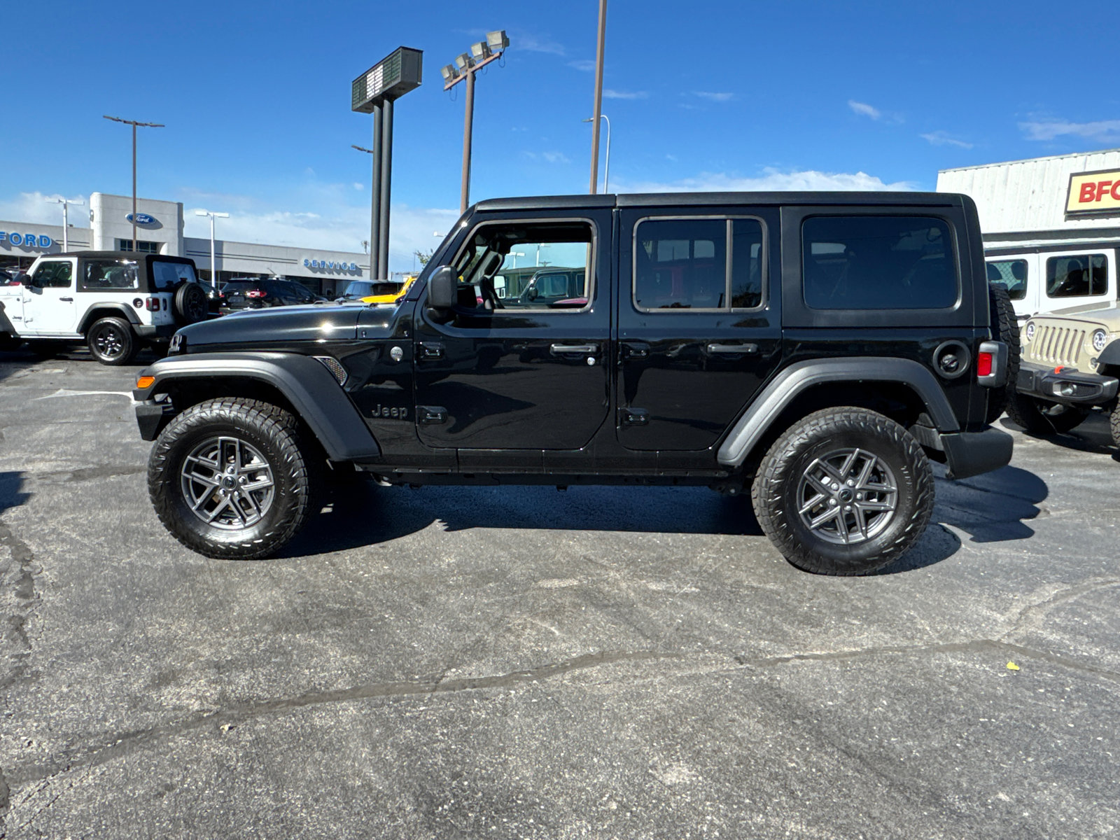 Used 2025 Jeep Wrangler Sport S image 3