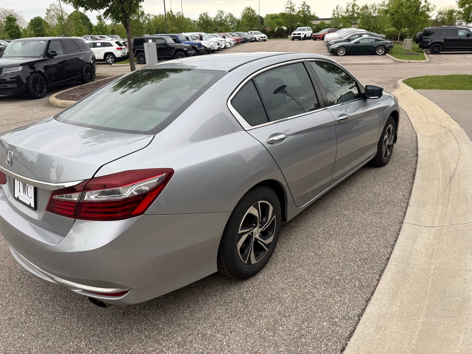 Used 2017 Honda Accord LX image 5