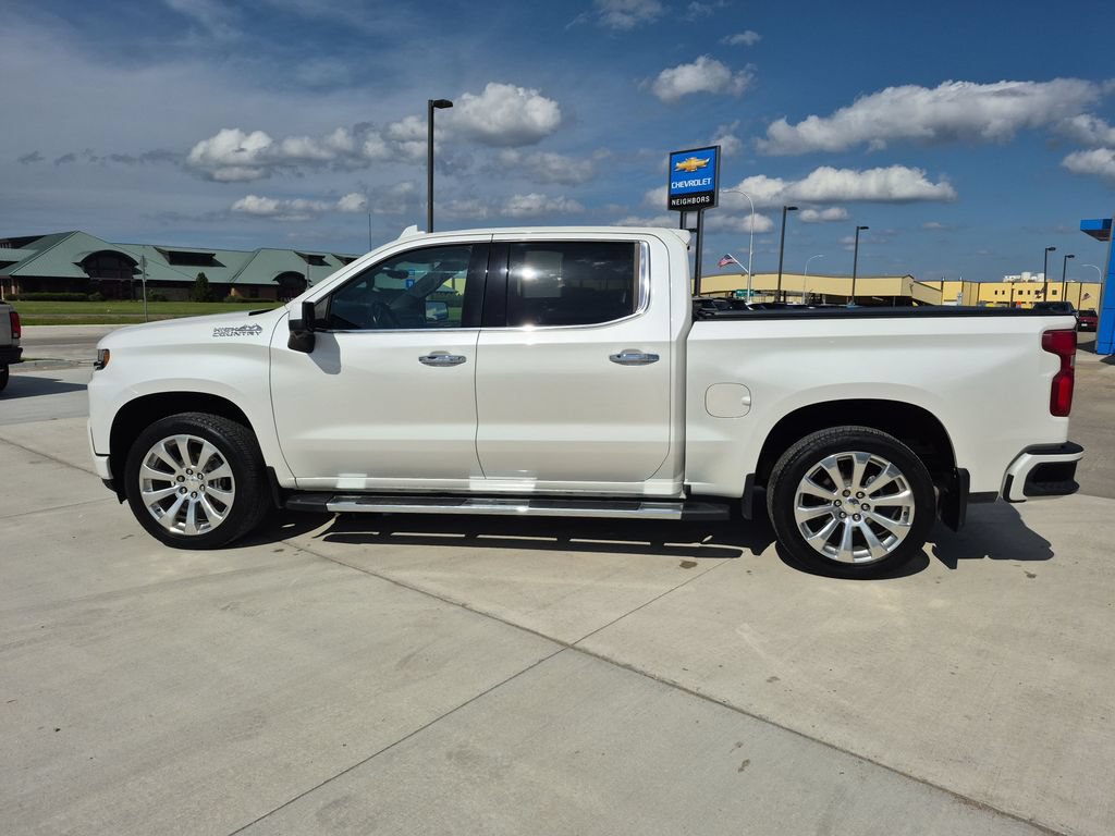 Used 2019 Chevrolet Silverado 1500 High Country w/ Technology Package AWD/4WD image 2