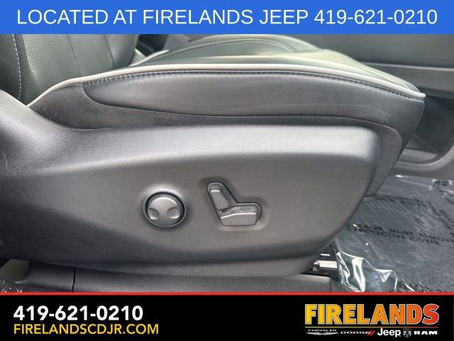 Used 2024 Chrysler Pacifica Limited w/ S Appearance Package FWD image 19