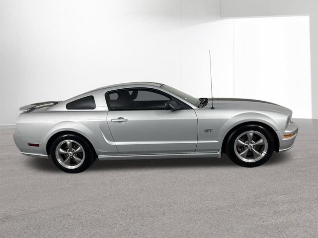 Used 2005 Ford Mustang GT RWD image 33