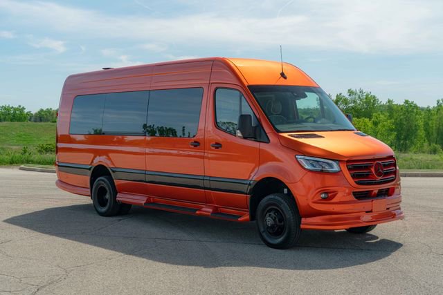 Used 2024 Mercedes-Benz Sprinter 3500 image 2