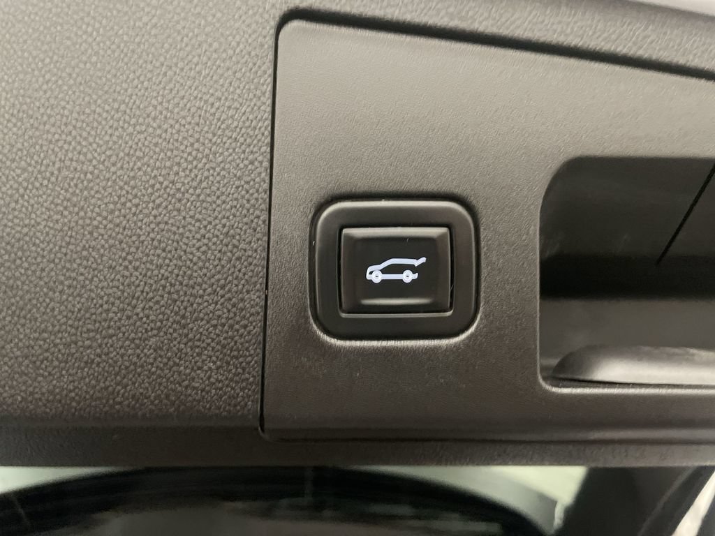 Used 2021 Cadillac XT4 Sport w/ Sun And Sound Package AWD/4WD image 31
