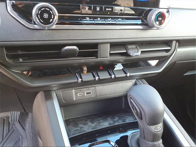 Used 2024 Chevrolet Colorado Trail Boss w/ Technology Package image 16