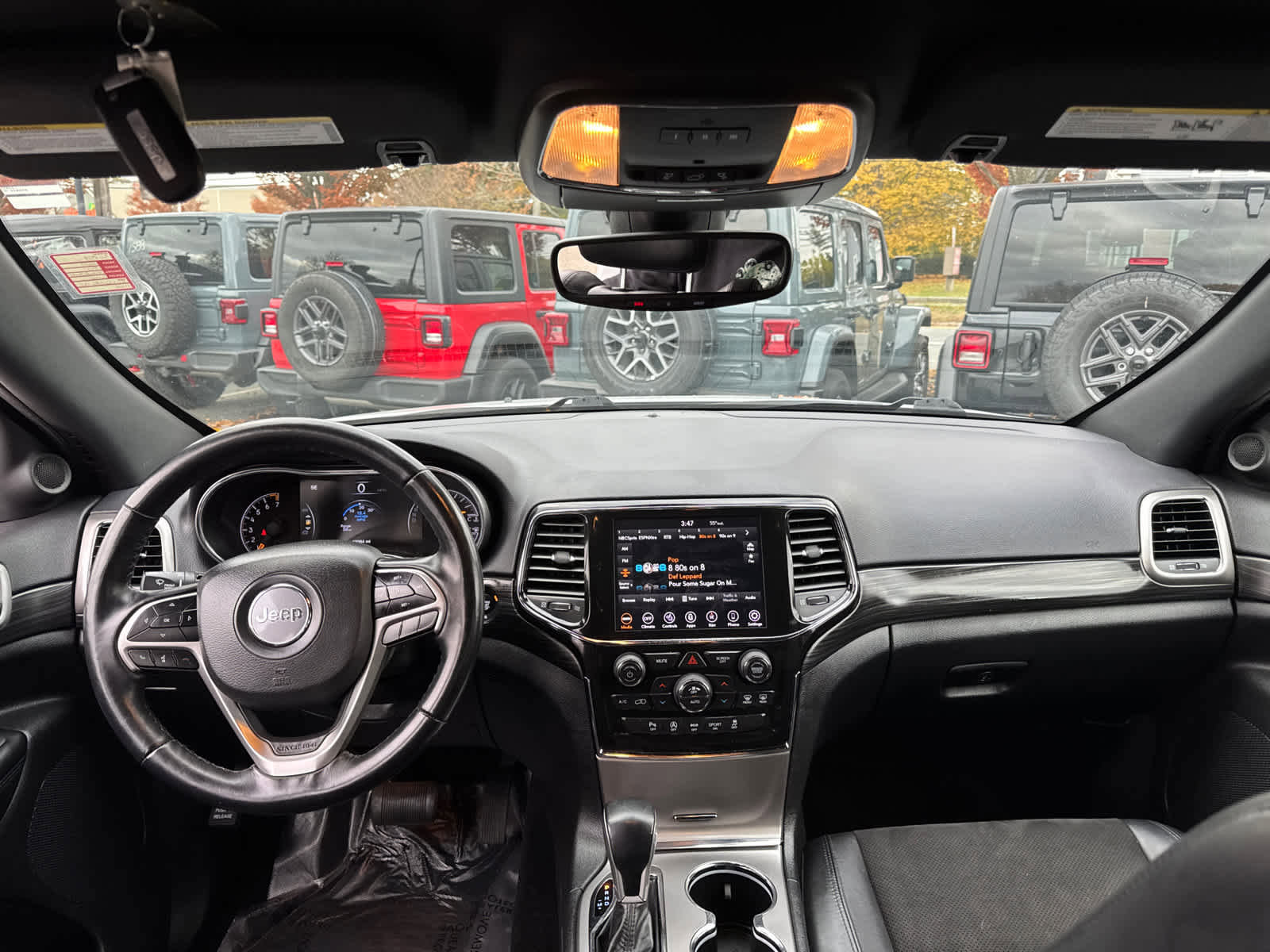 Used 2022 Jeep Grand Cherokee Laredo X image 32