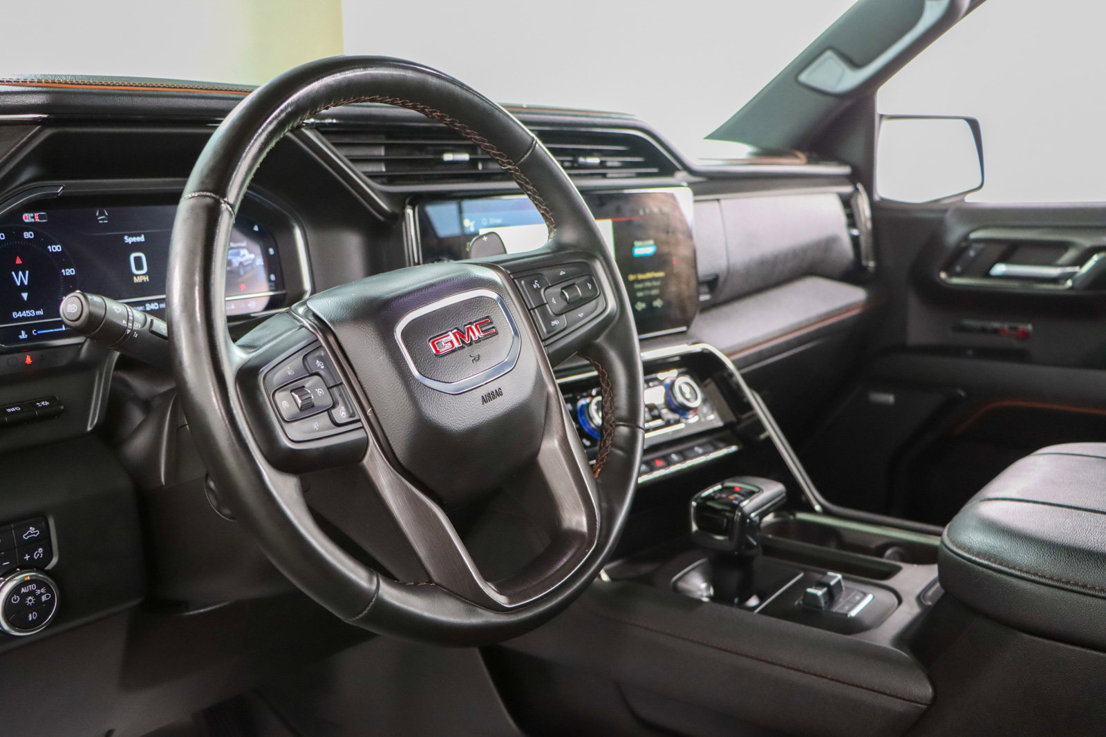 Used 2024 GMC Sierra 1500 AT4 w/ Technology Package AWD/4WD image 28