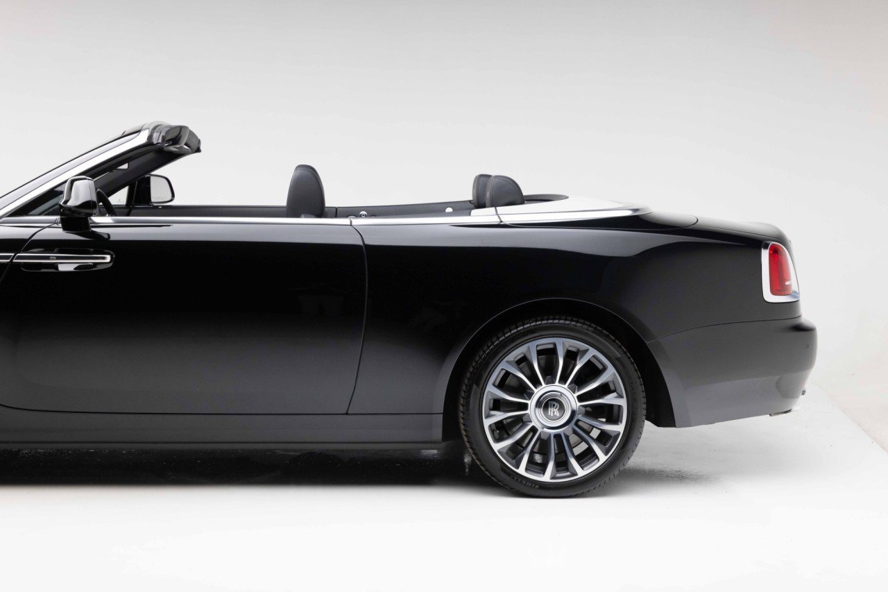 Used 2019 Rolls-Royce Dawn RWD image 39