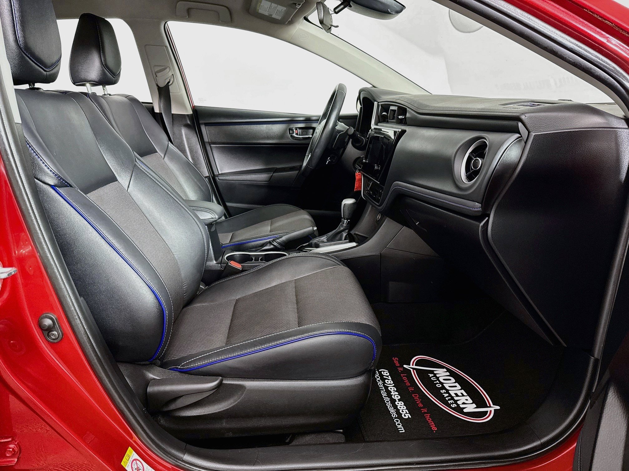 Used 2019 Toyota Corolla SE FWD image 32
