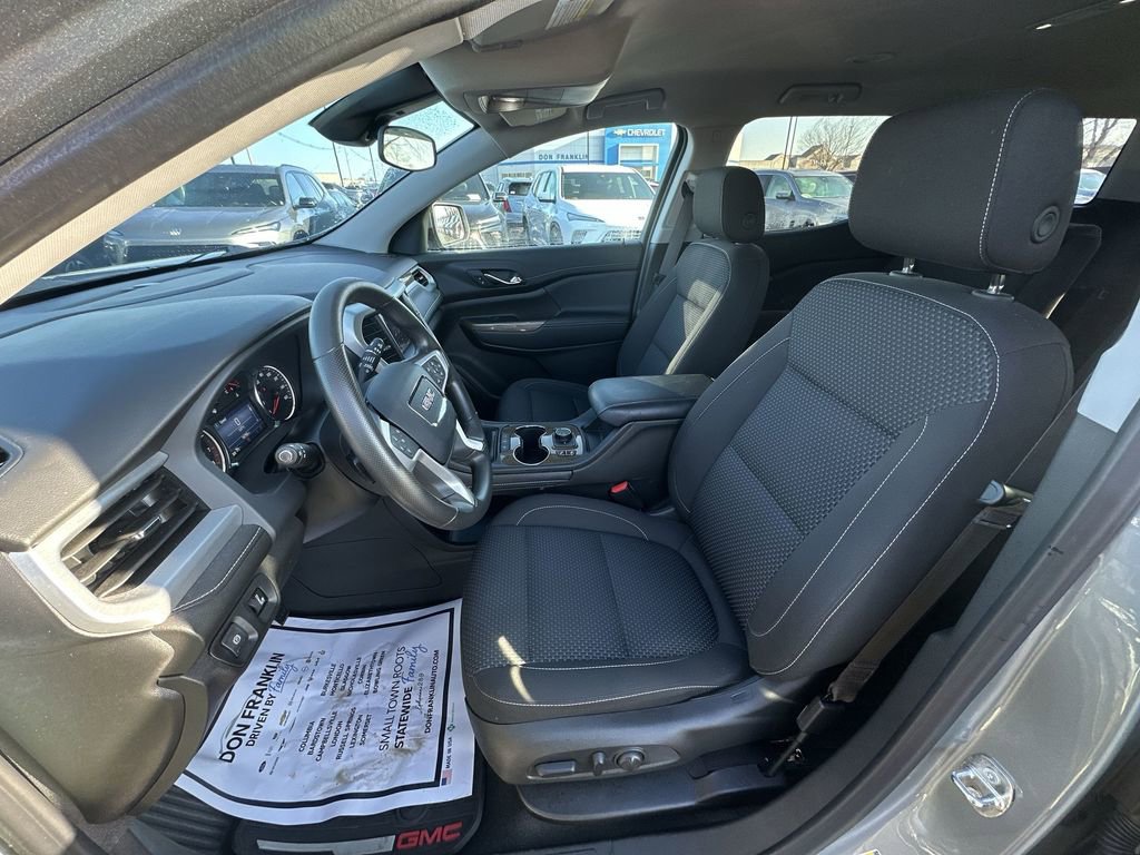 Used 2023 GMC Acadia SLE w/ Driver Convenience Package FWD image 11